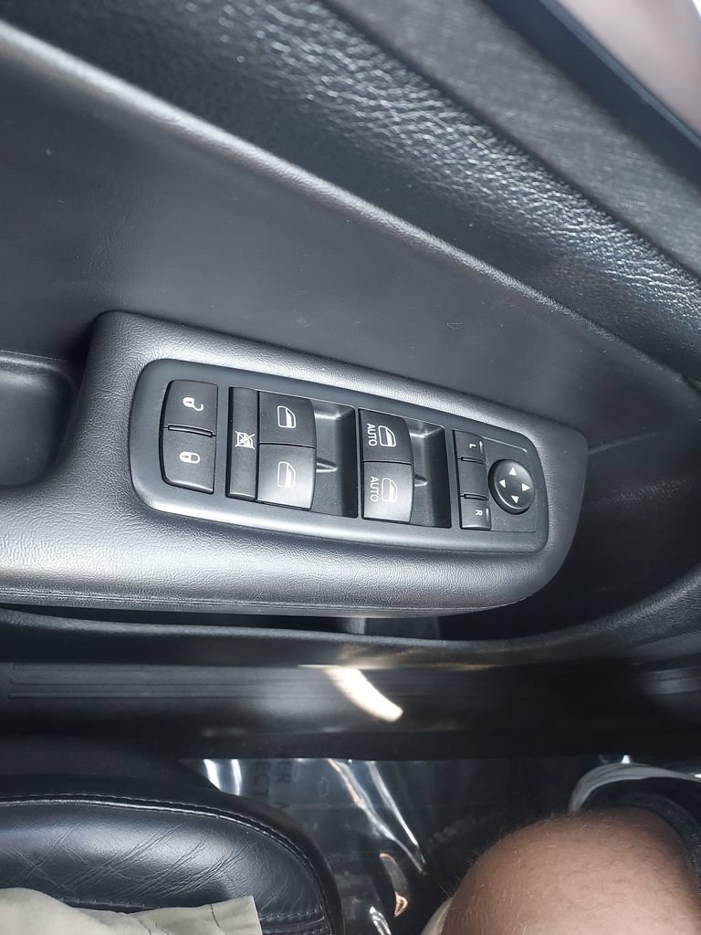 Used 2016 Chrysler 200 Limited FWD image 25