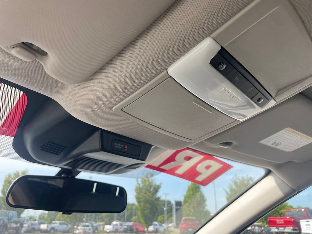 Used 2024 Nissan Rogue S AWD/4WD image 19