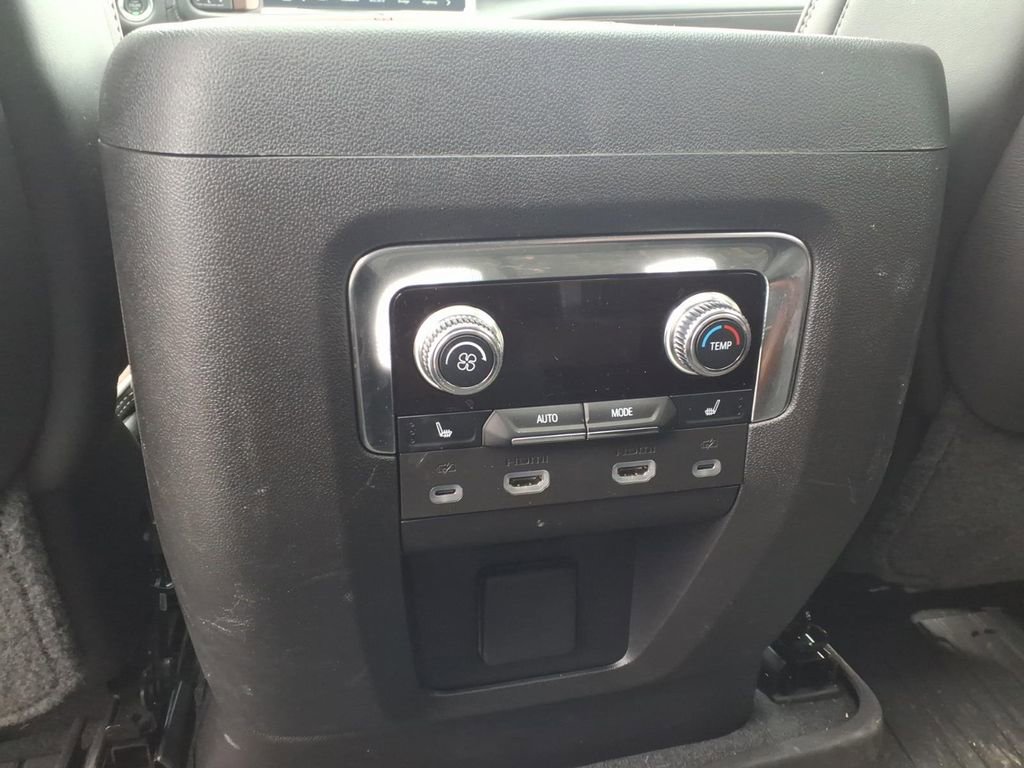 Used 2023 GMC Yukon XL Denali Ultimate image 8