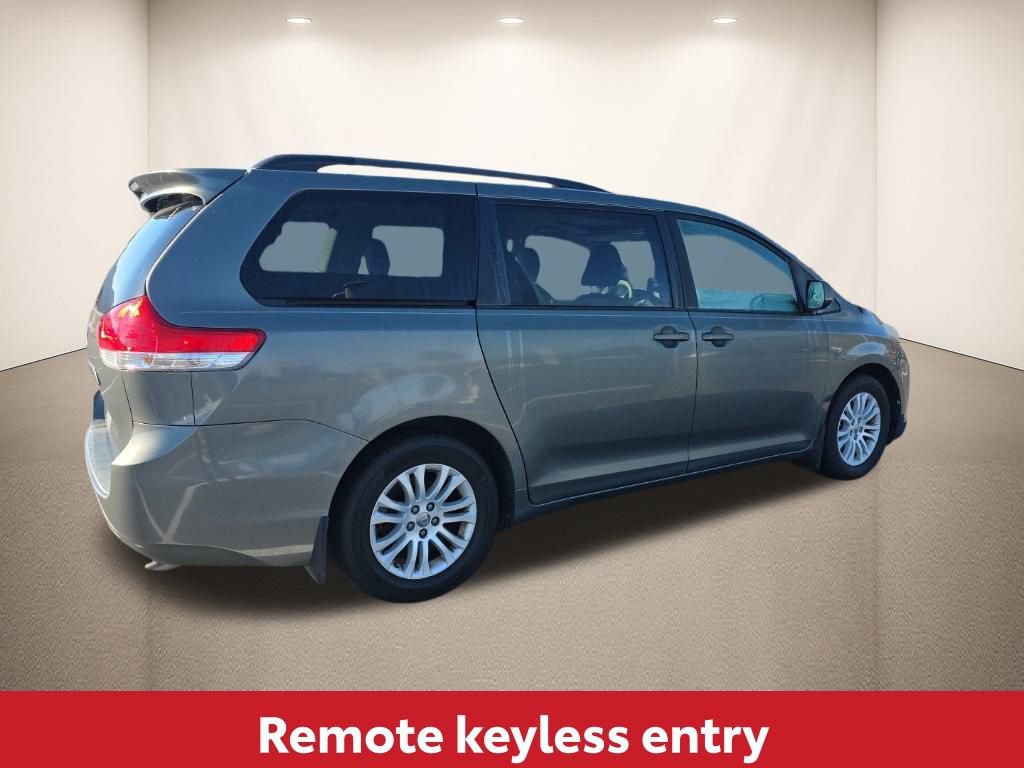 Used 2014 Toyota Sienna XLE image 5
