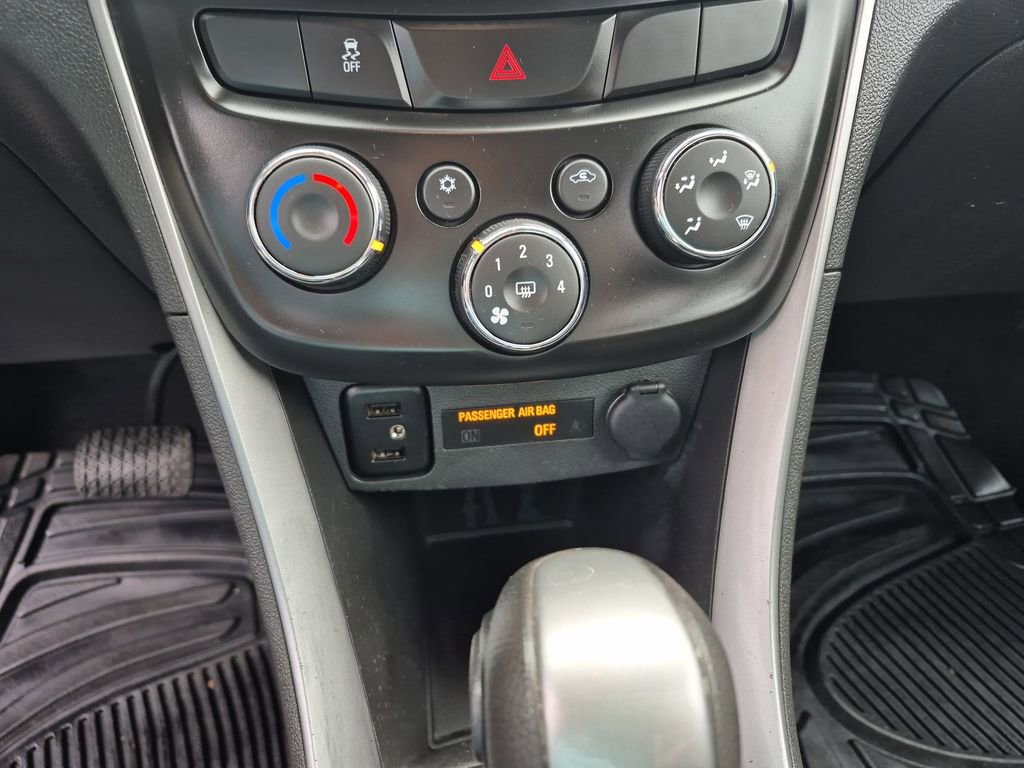 Used 2019 Chevrolet Trax LT w/ LT Convenience Package image 25