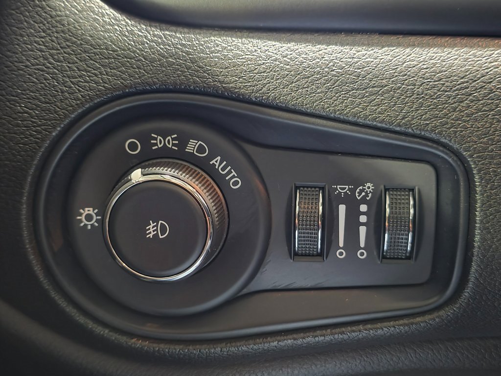 Used 2021 Jeep Renegade Limited w/ Sun & Sound Group image 35