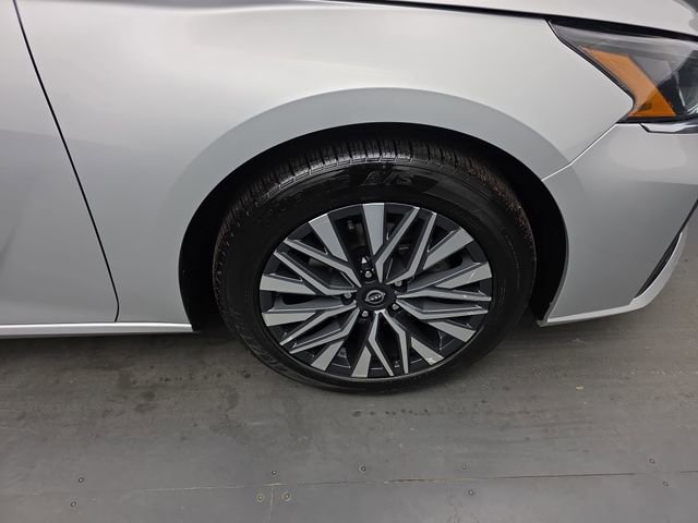 Used 2024 Nissan Altima 2.5 SV image 12