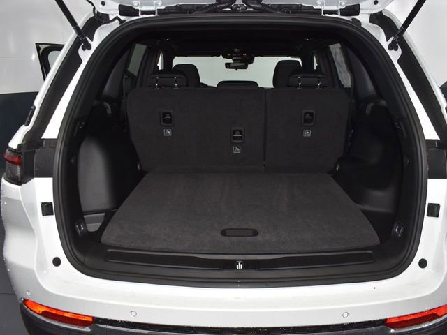 New 2025 Jeep Grand Cherokee Laredo w/ MOPAR Finishing Package image 33