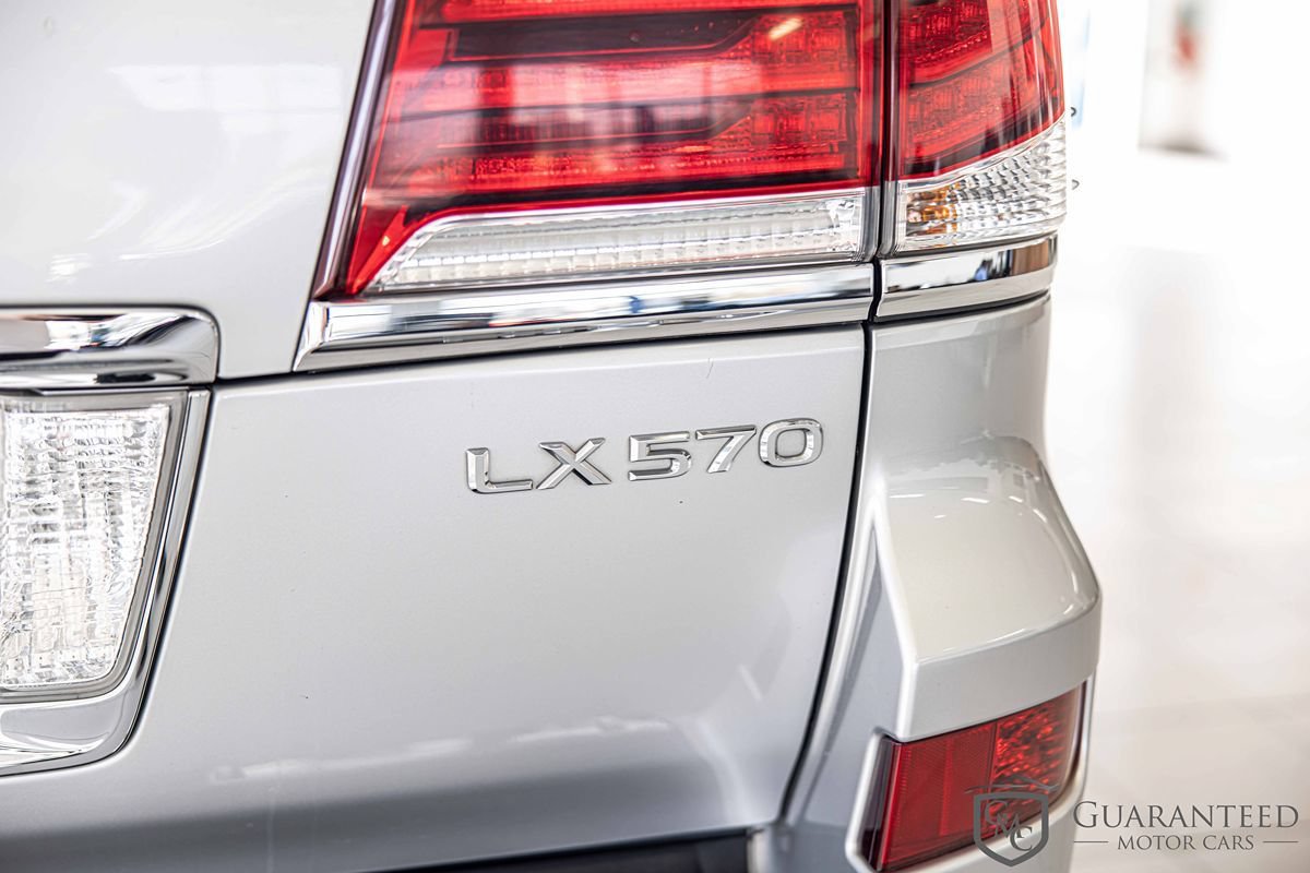 Used 2015 Lexus LX 570 4WD w/ Luxury Package image 14