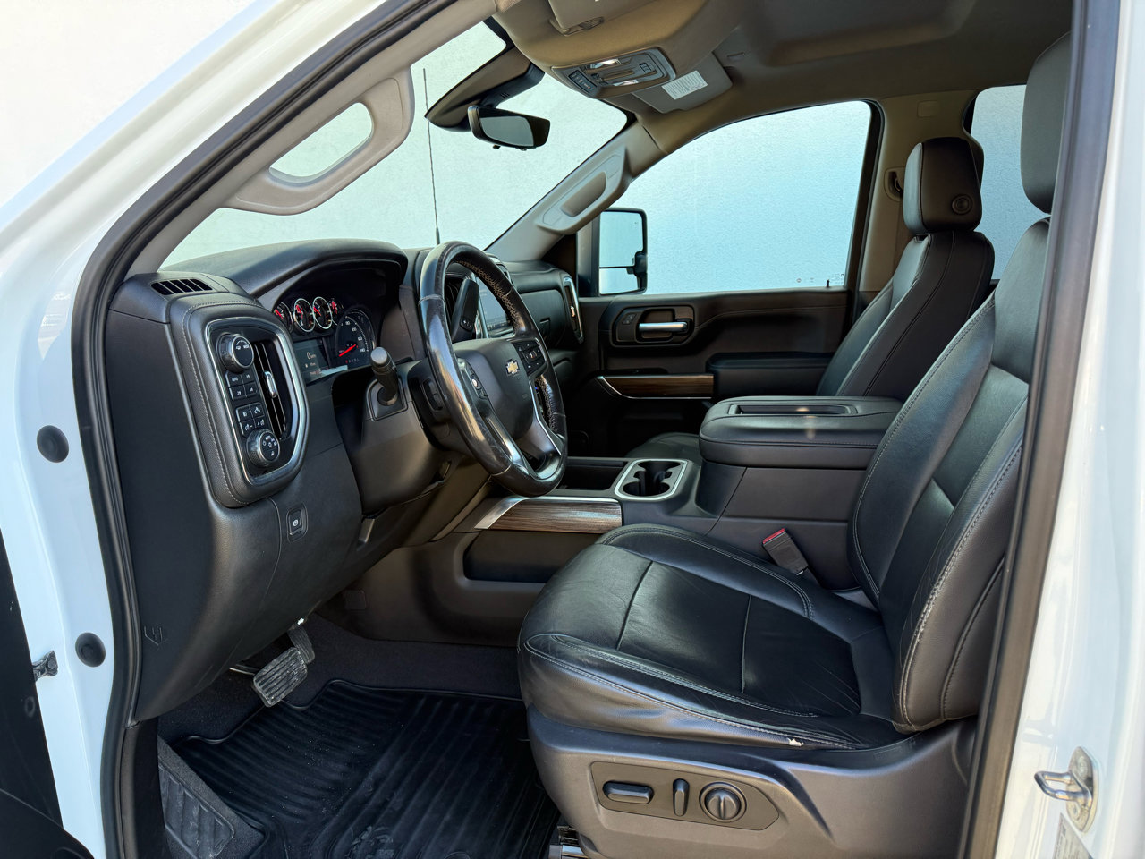 Used 2020 Chevrolet Silverado 2500 LT w/ Texas Edition image 27