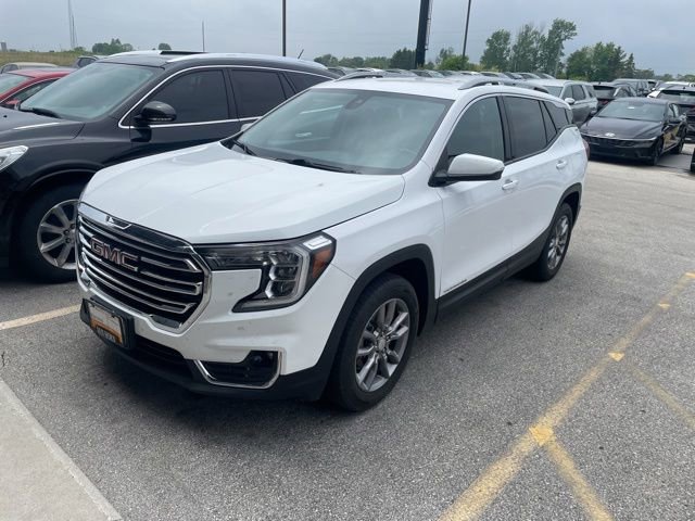 Used 2022 GMC Terrain SLT AWD/4WD image 3