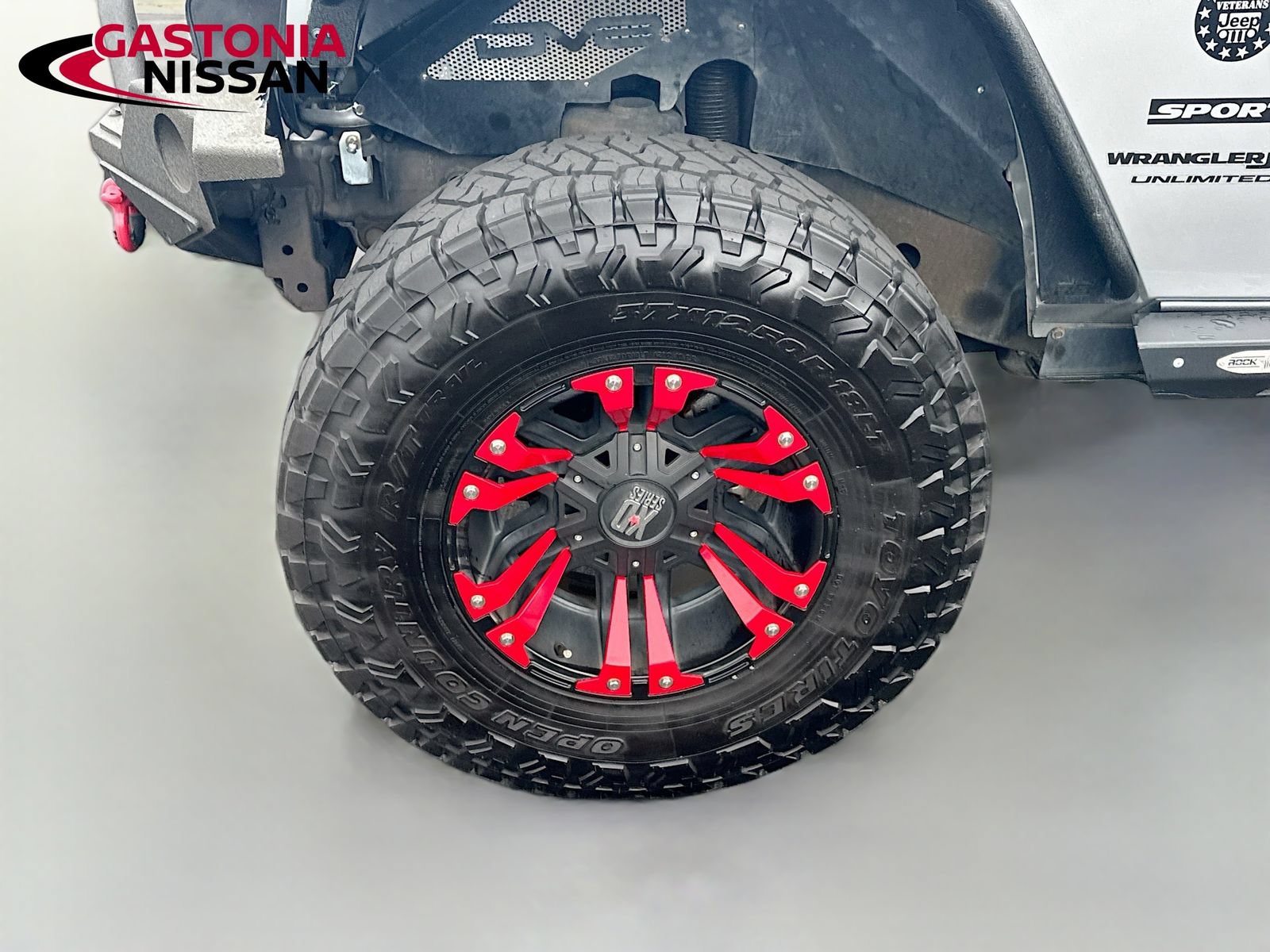 Used 2018 Jeep Wrangler Unlimited Sport w/ Connectivity Group AWD/4WD image 36