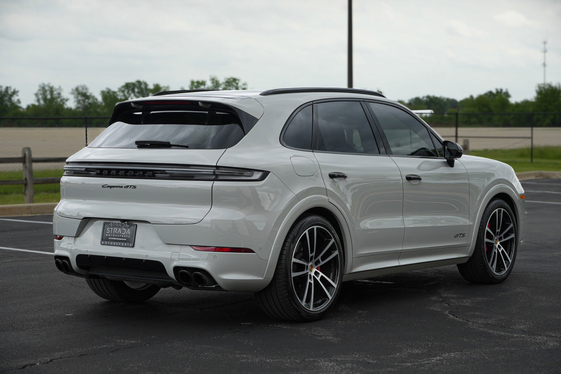 Used 2025 Porsche Cayenne GTS AWD/4WD image 5