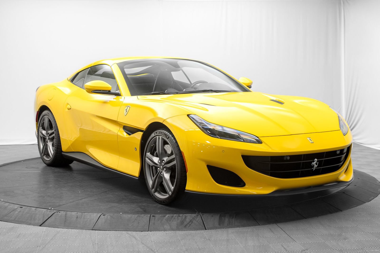 Used 2019 Ferrari Portofino RWD image 9