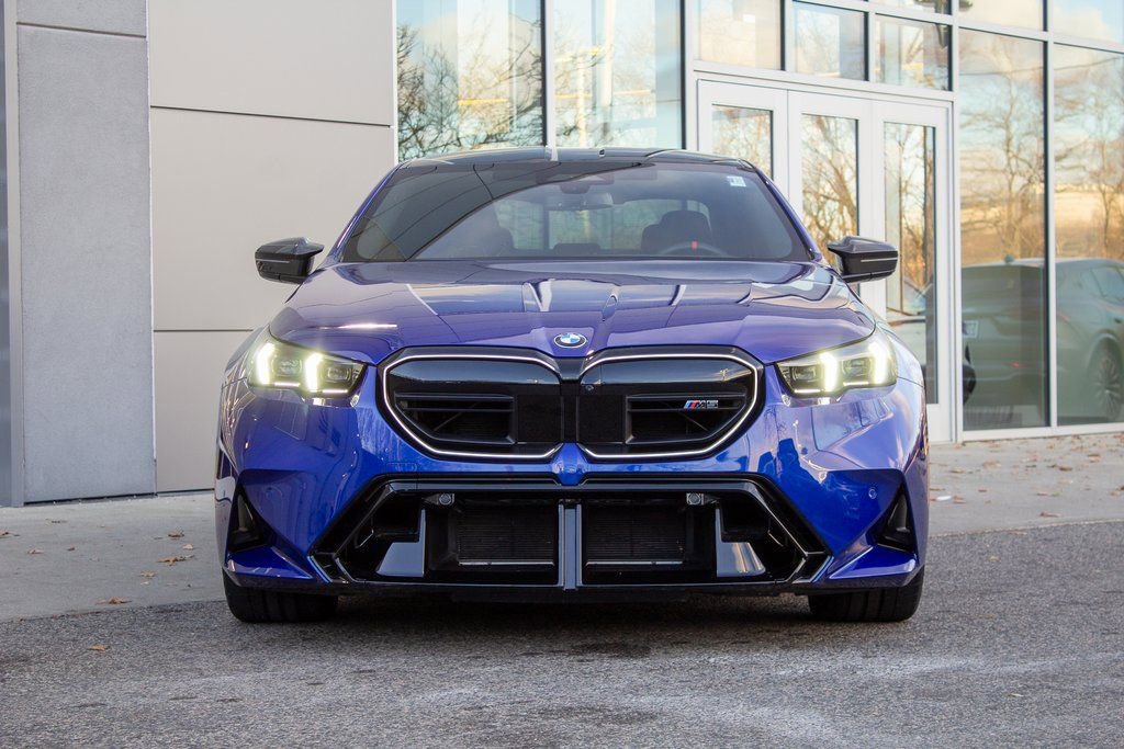 Used 2025 BMW M5 w/ Carbon Package image 2