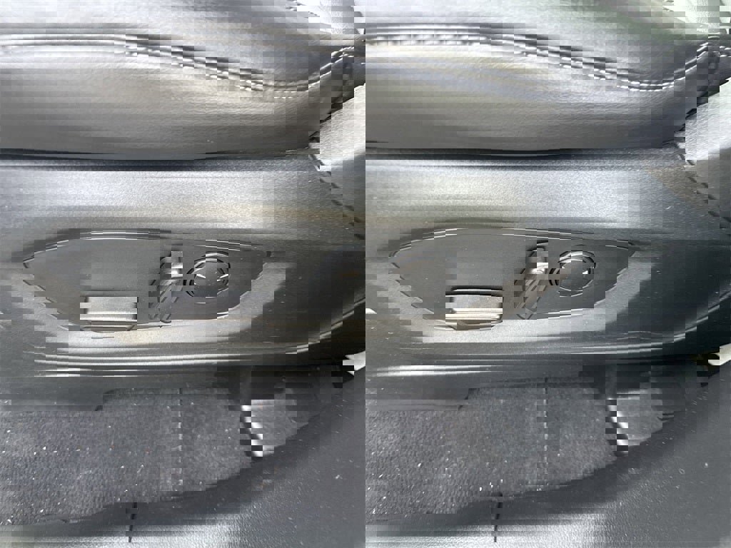 Used 2022 Ford Explorer XLT w/ Equipment Group 202A image 15