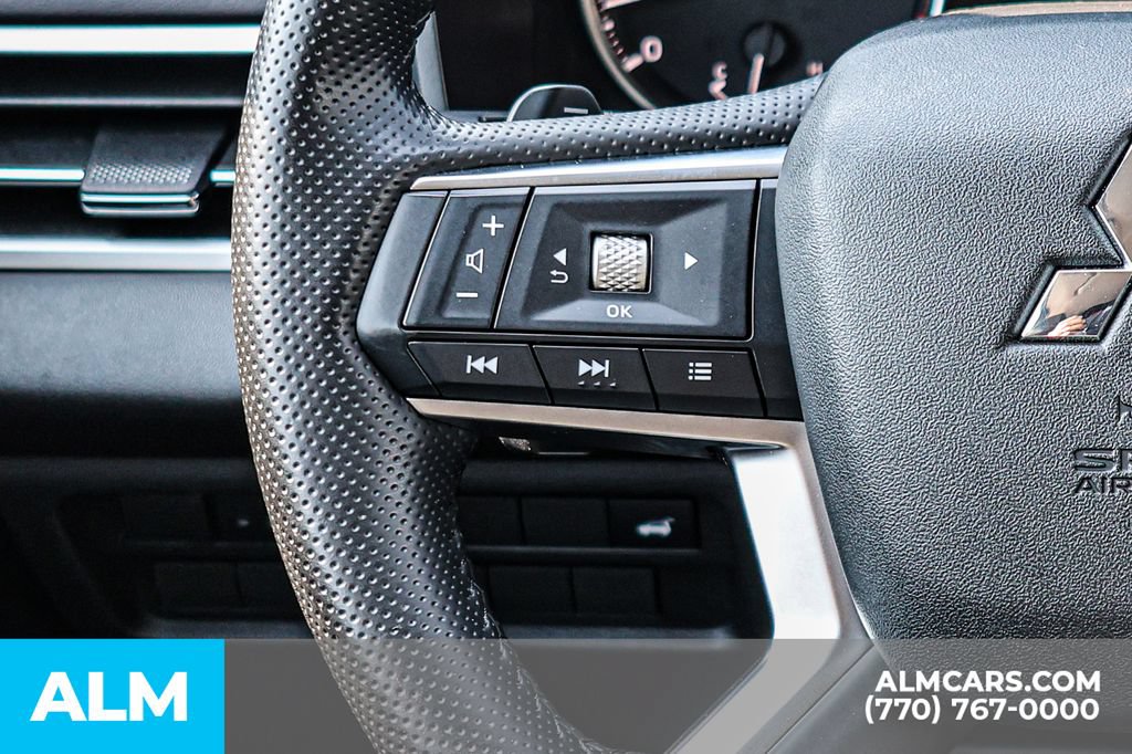 Used 2025 Mitsubishi Outlander SE FWD image 35