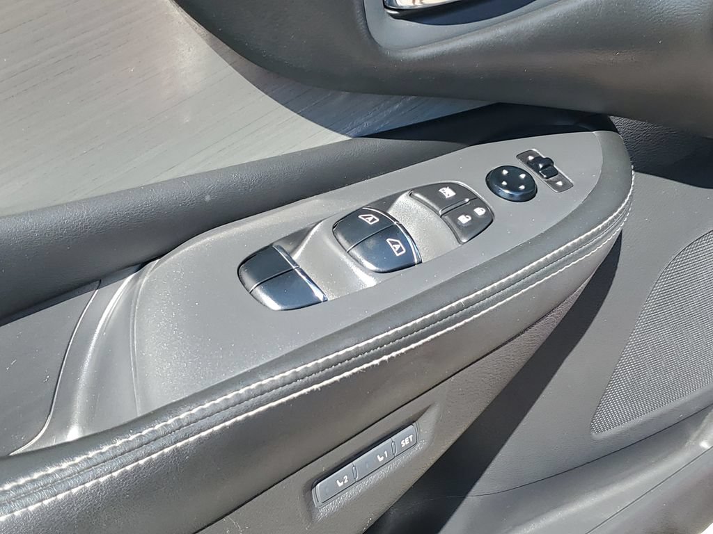 Used 2016 Nissan Murano Platinum w/ Platinum Technology Package AWD/4WD image 26