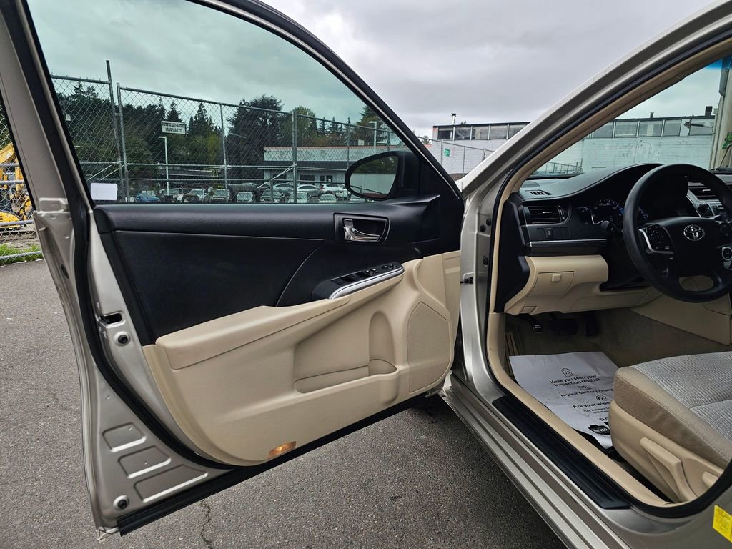 Used 2014 Toyota Camry LE FWD image 18