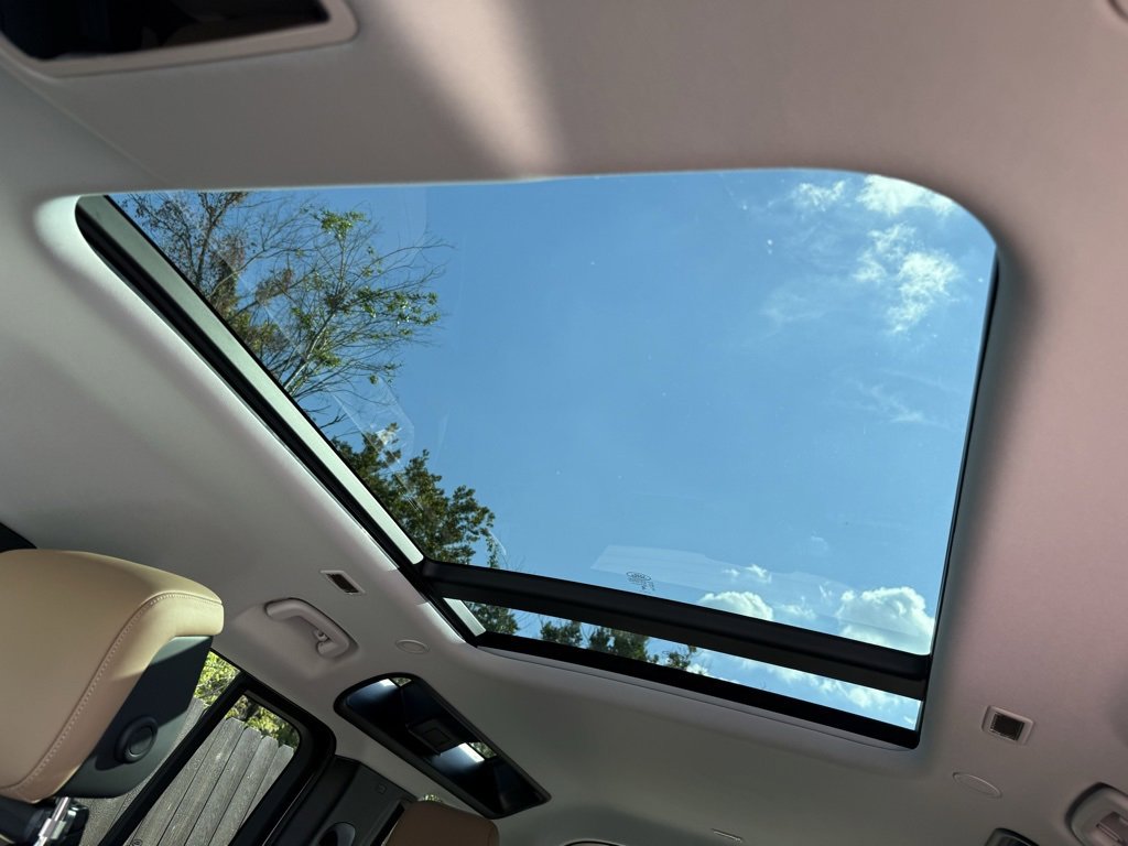 New 2026 Land Rover Defender 110 S image 27