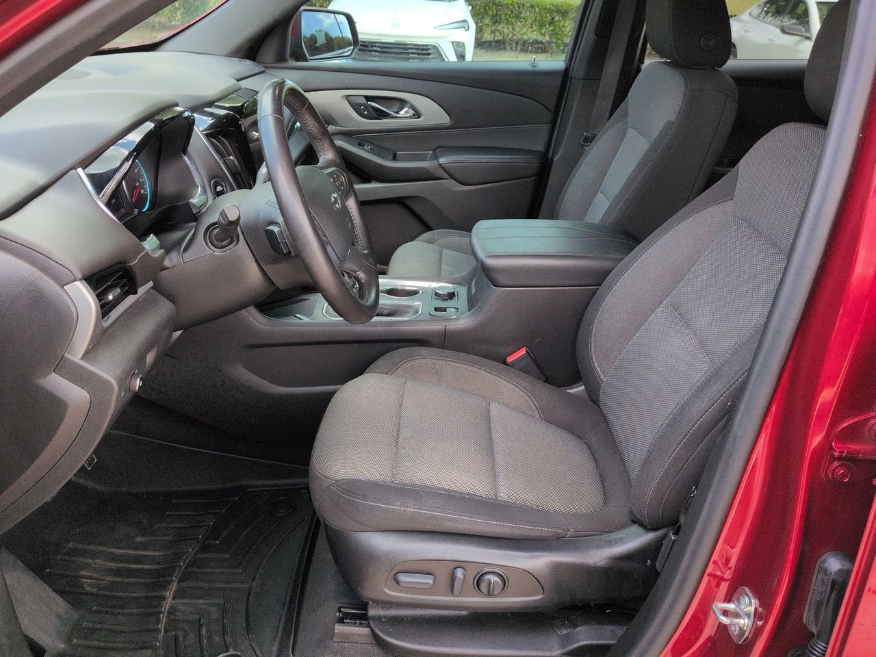 Used 2022 Chevrolet Traverse LT FWD image 19