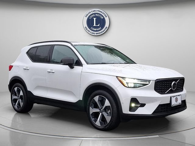 Certified 2026 Volvo XC40 B5 Plus AWD/4WD image 5