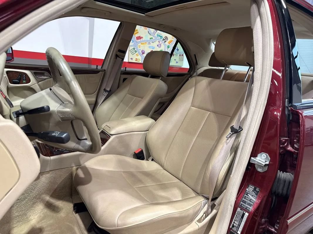 Used 1999 Mercedes-Benz E 320 Sedan image 89