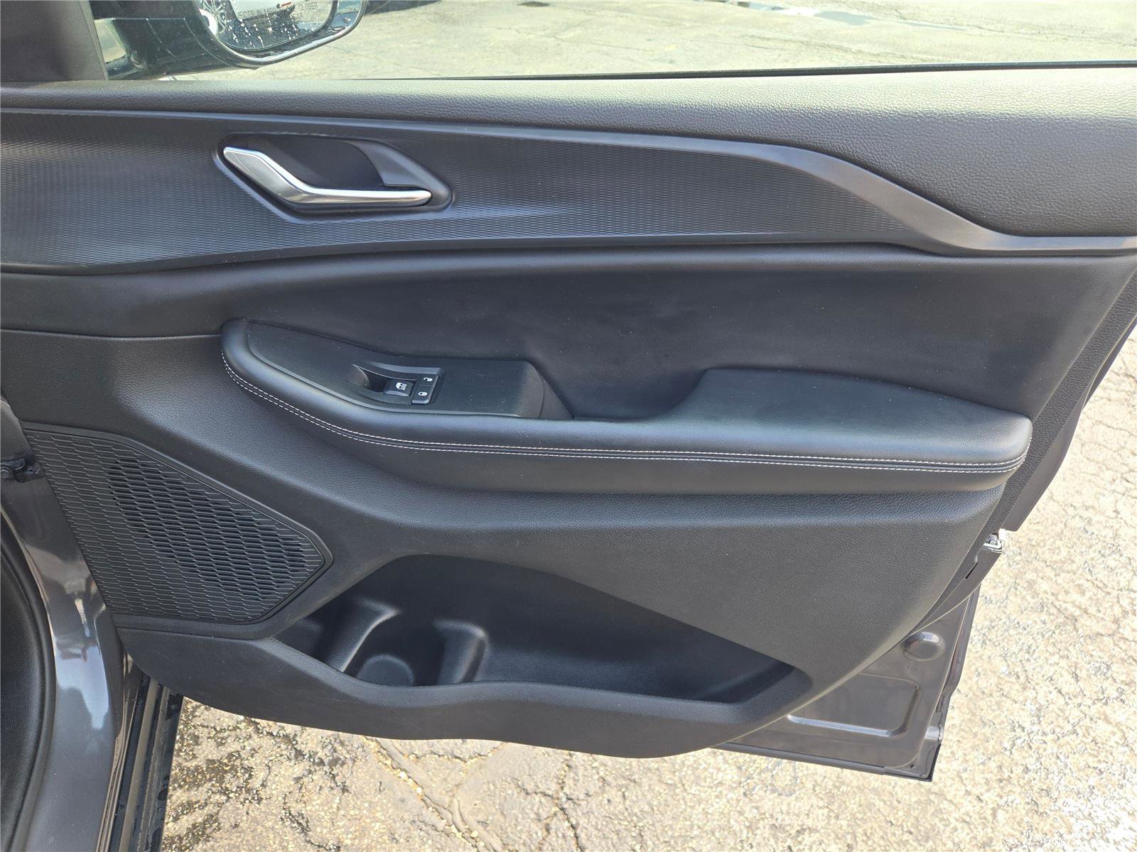 Used 2024 Jeep Grand Cherokee Altitude image 6