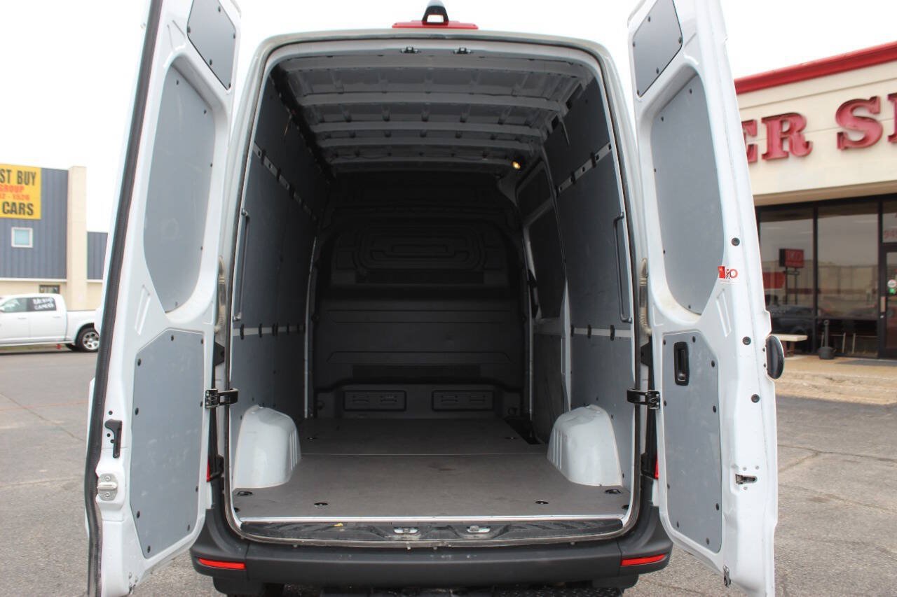 Used 2025 Mercedes-Benz Sprinter 2500 image 12