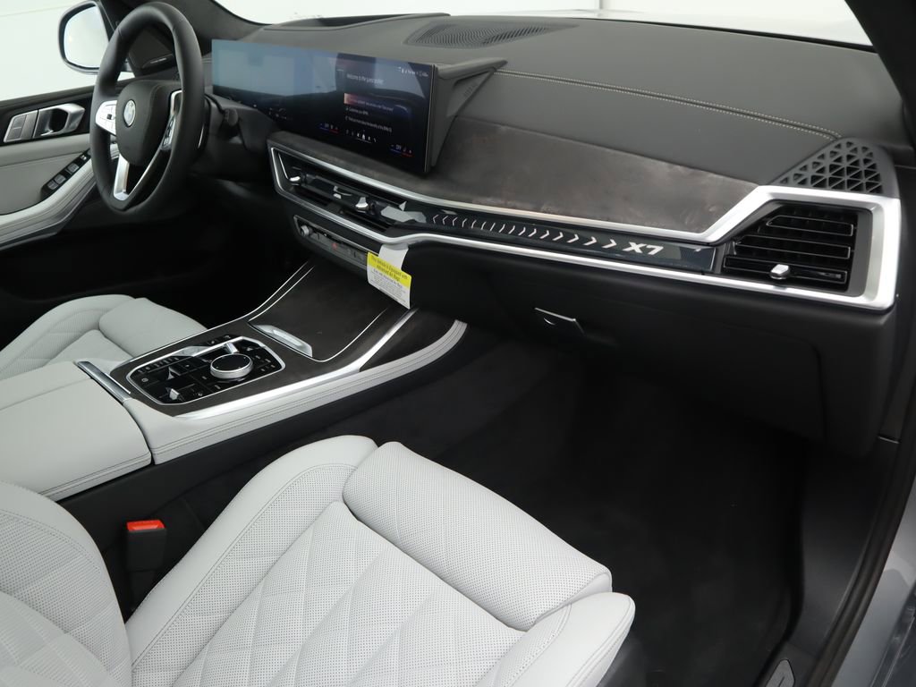 Used 2026 BMW X7 xDrive40i AWD/4WD image 19