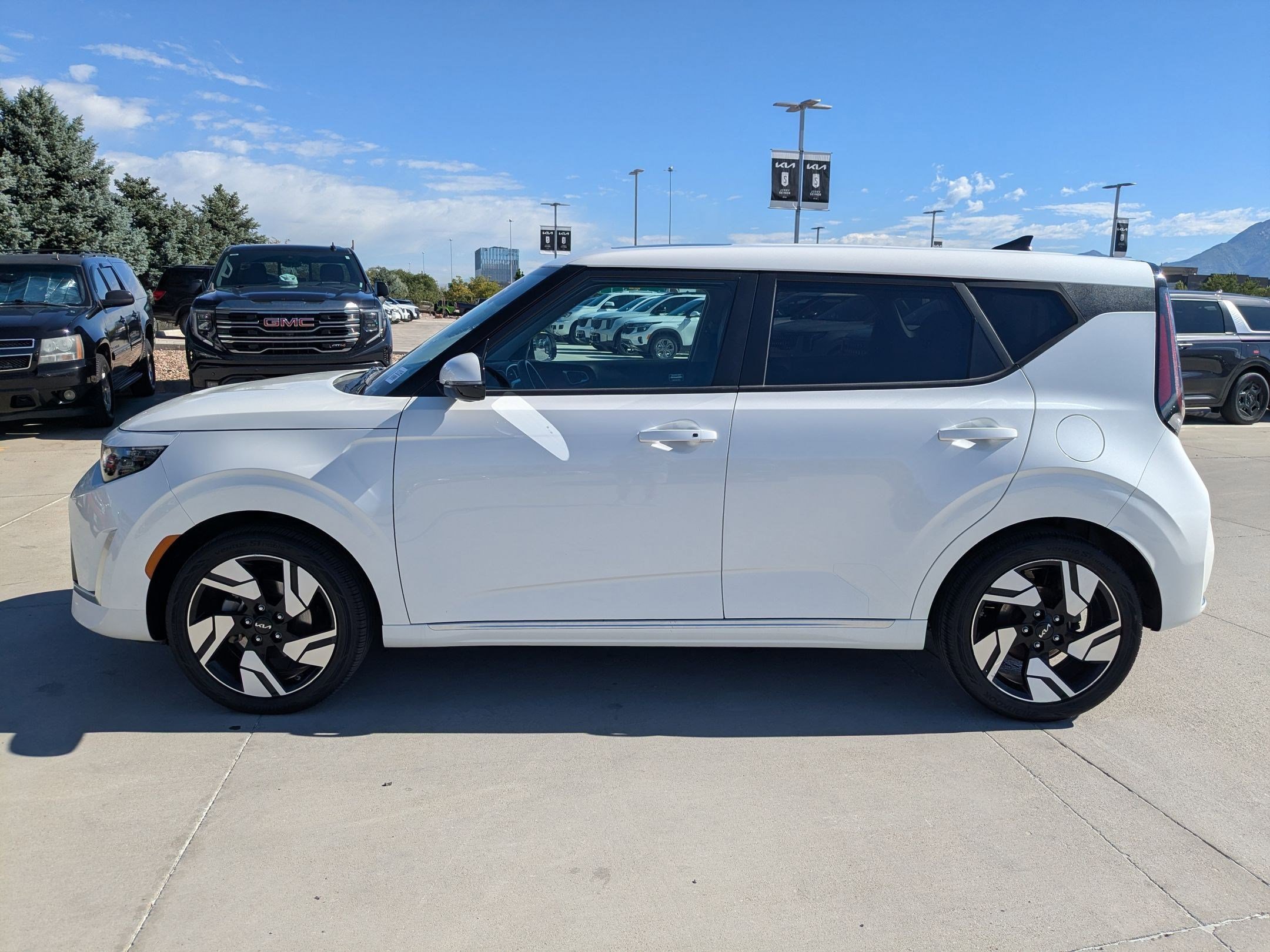 Certified 2023 Kia Soul GT-Line FWD image 2