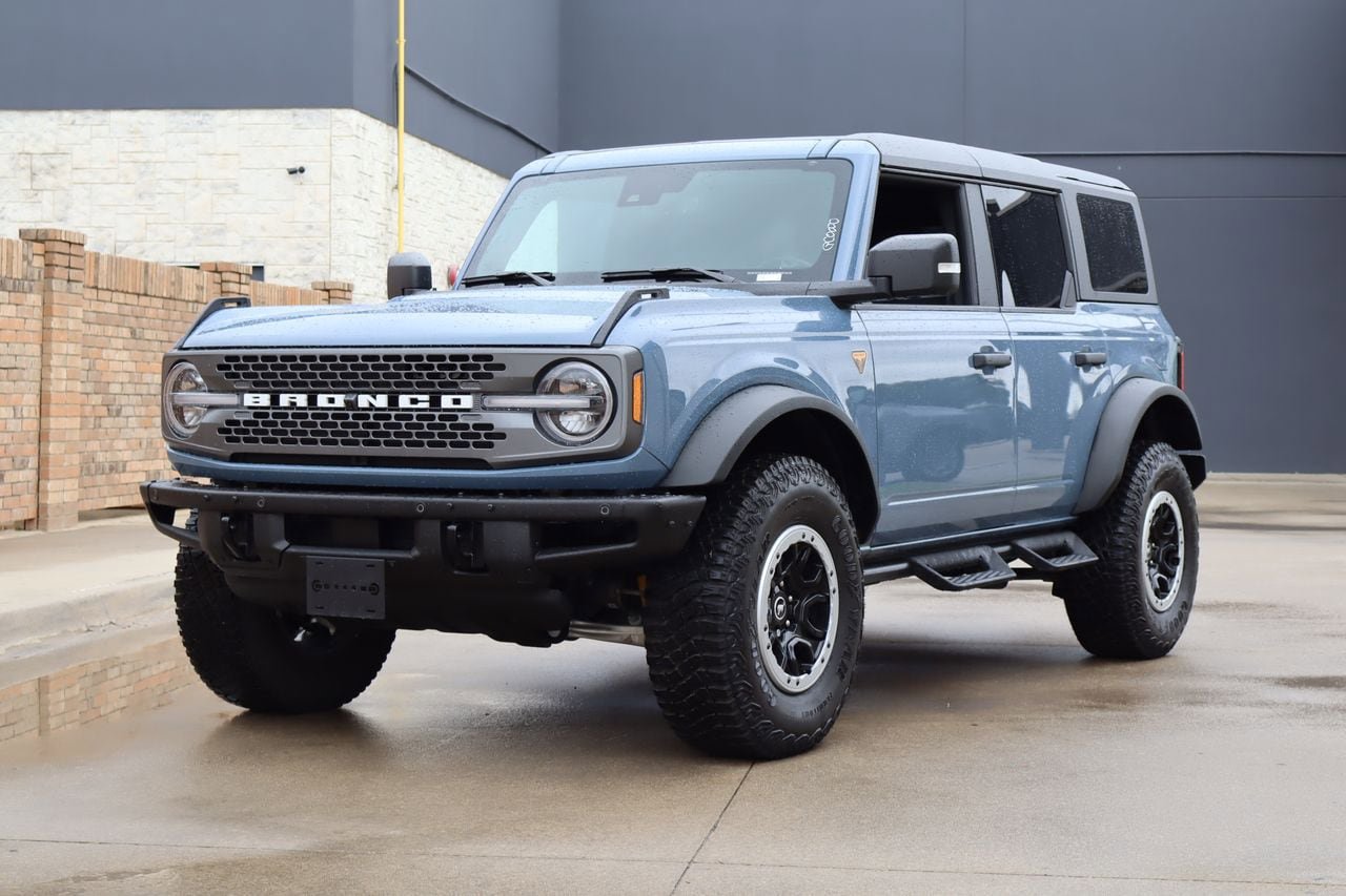 Used 2023 Ford Bronco Badlands w/ Sasquatch Package AWD/4WD image 2
