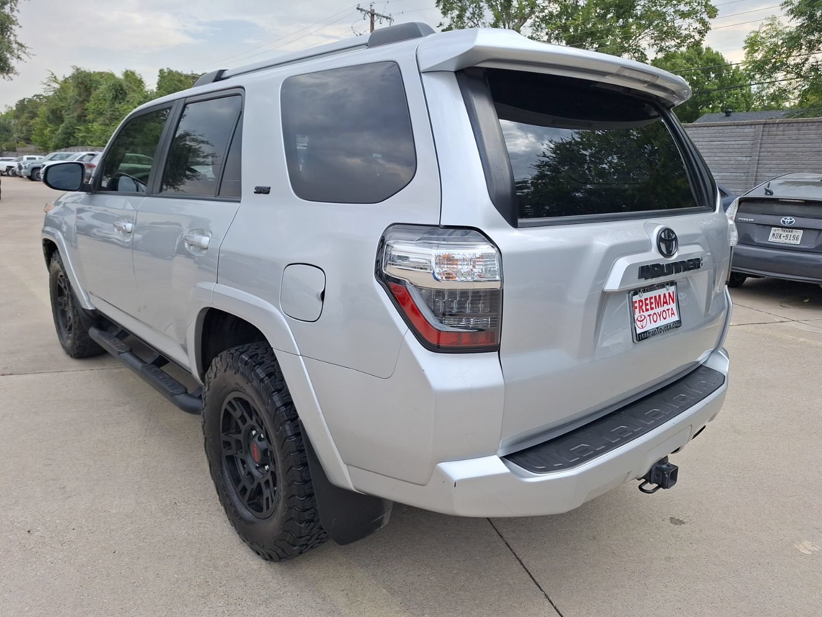 Used 2020 Toyota 4Runner SR5 Premium RWD image 4