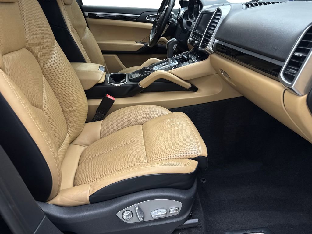Used 2016 Porsche Cayenne image 43