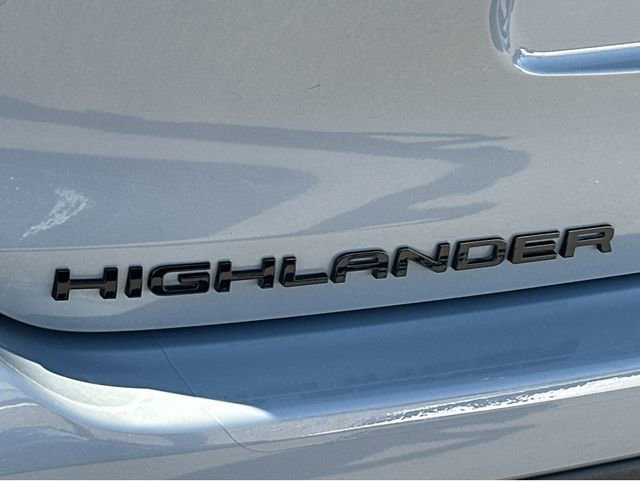 Used 2024 Toyota Highlander LE FWD image 42