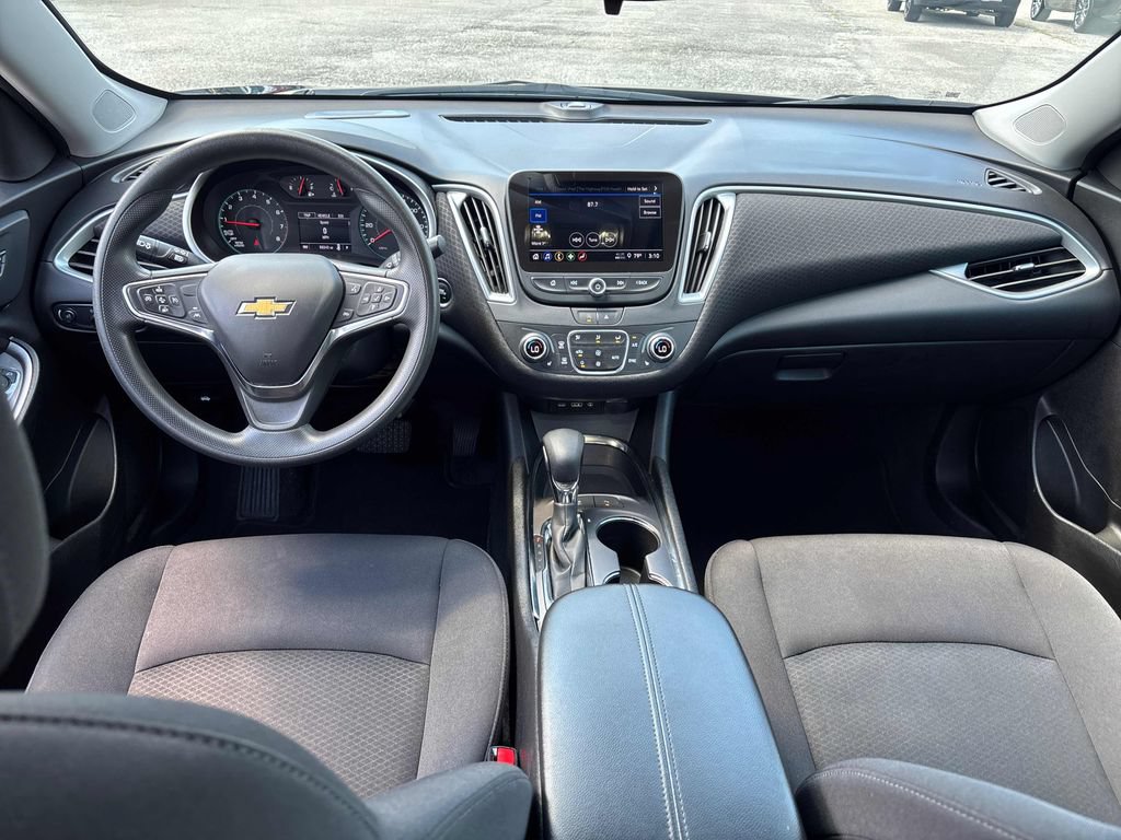 Used 2025 Chevrolet Malibu LT FWD image 19
