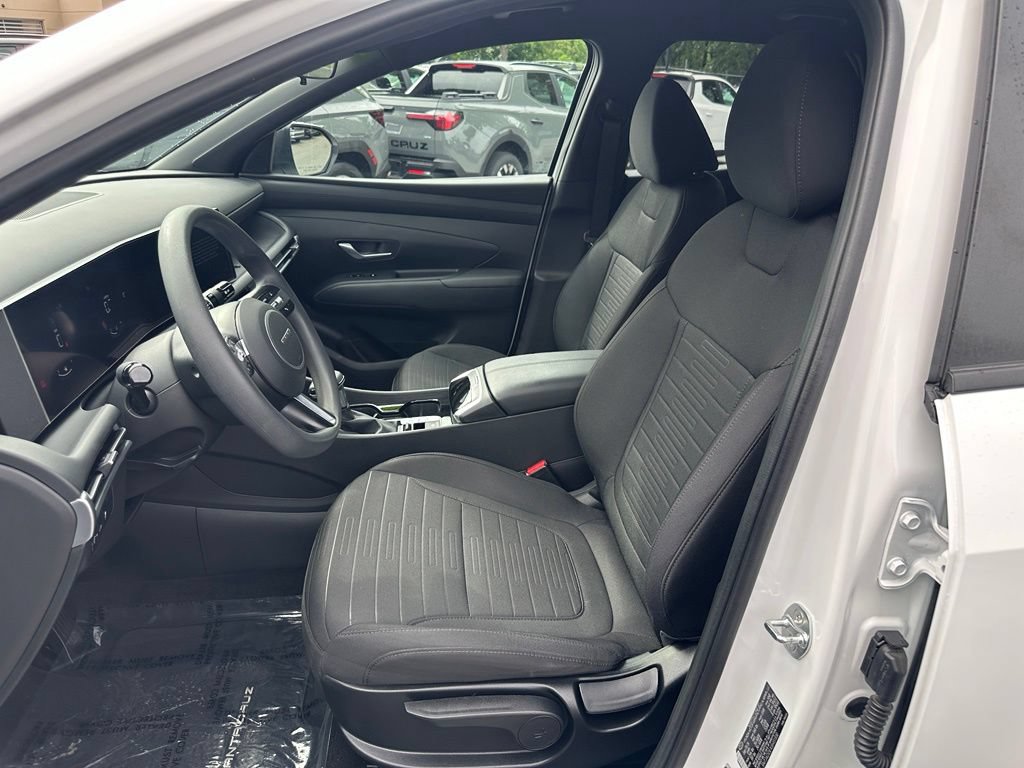 Used 2025 Hyundai Santa Cruz SE AWD/4WD image 13