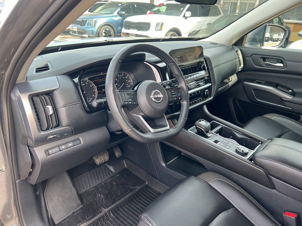 Certified 2024 Nissan Pathfinder SL image 6