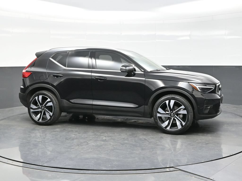 Used 2024 Volvo XC40 B5 Ultimate w/ Protection Package Premier AWD/4WD image 8