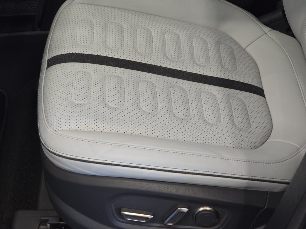 Used 2022 Rivian R1T Adventure AWD/4WD image 32