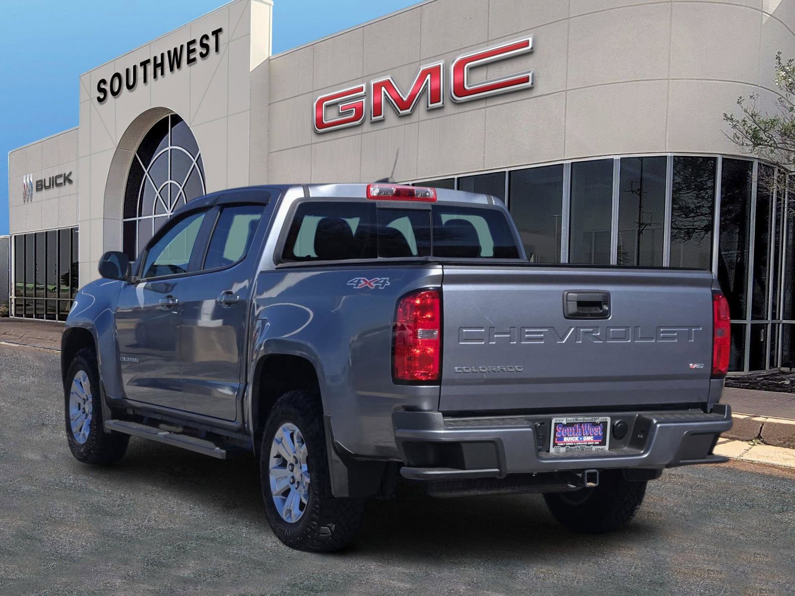 Used 2021 Chevrolet Colorado LT w/ LT Convenience Package image 4