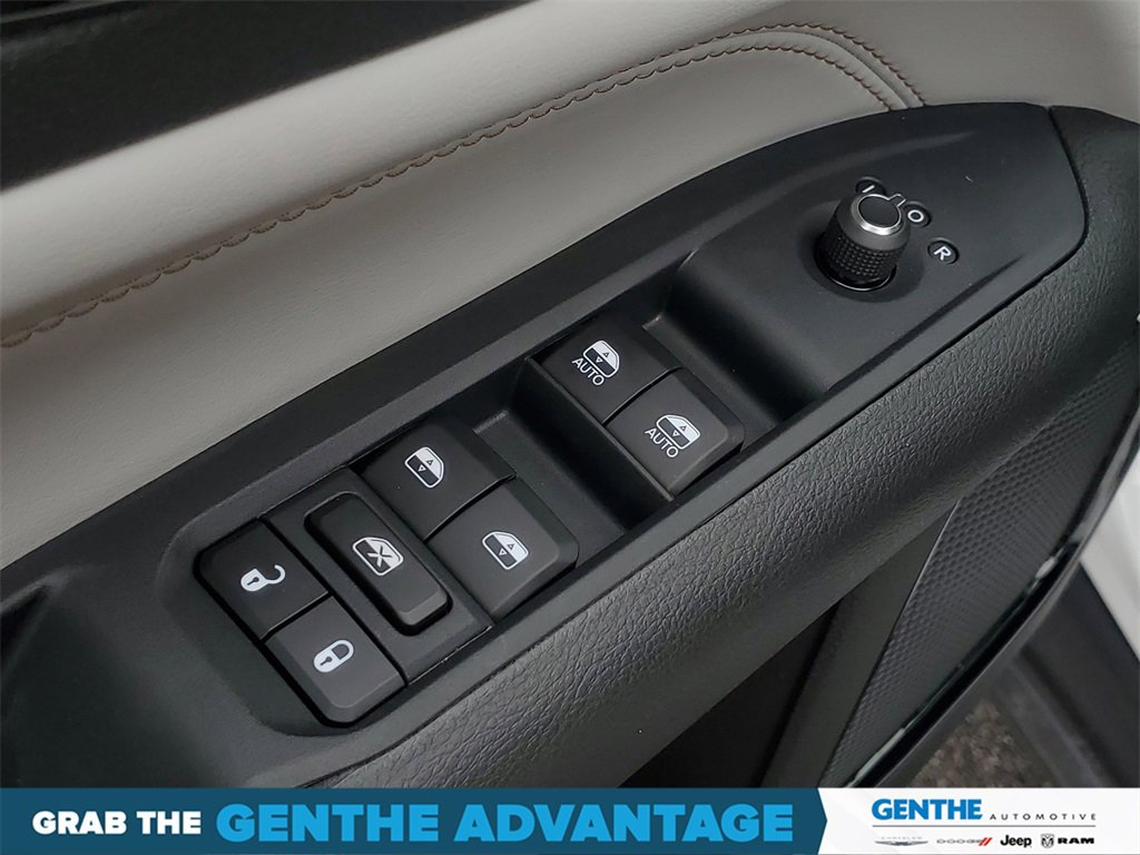 Used 2026 Jeep Compass Limited image 12