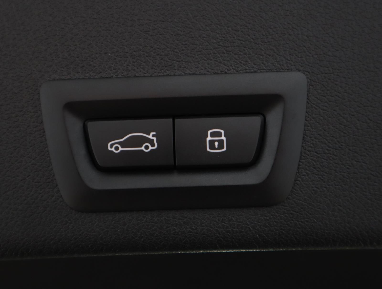 Used 2025 BMW X6 M Competition w/ Executive Package image 10