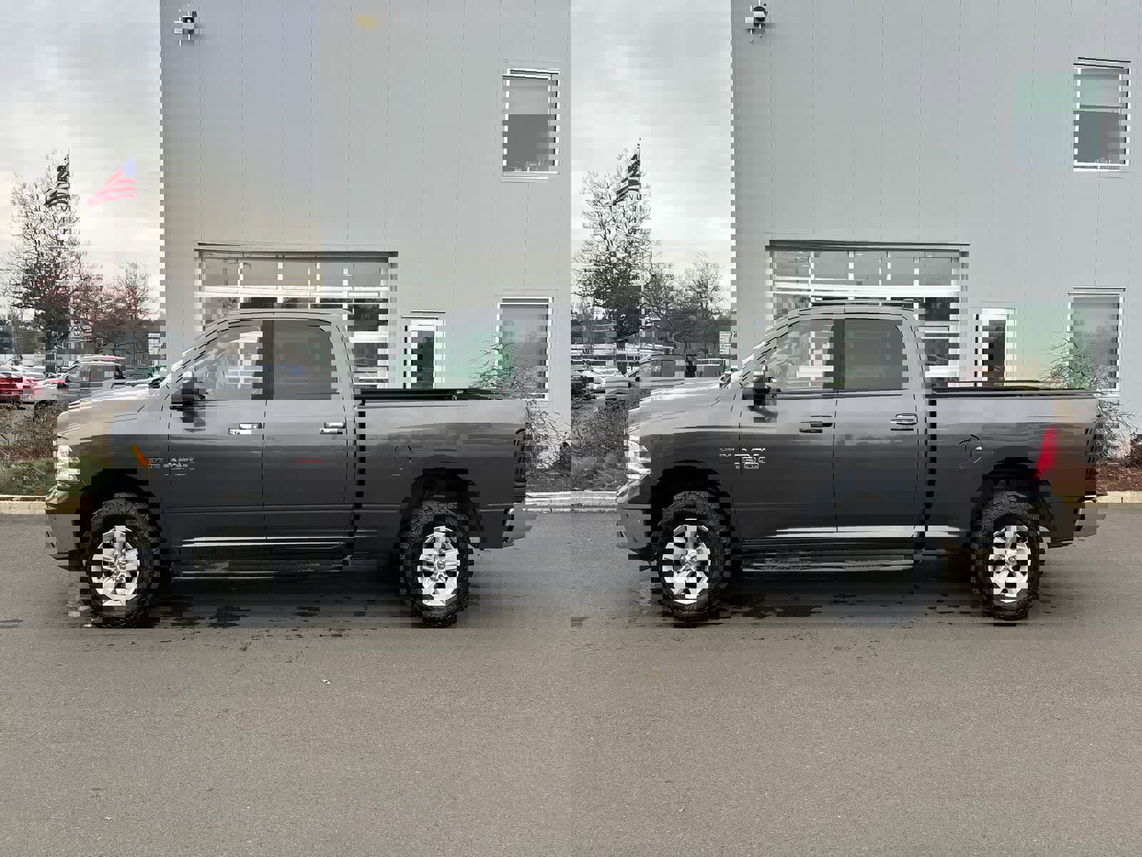 Used 2016 RAM 1500 Classic SLT image 2