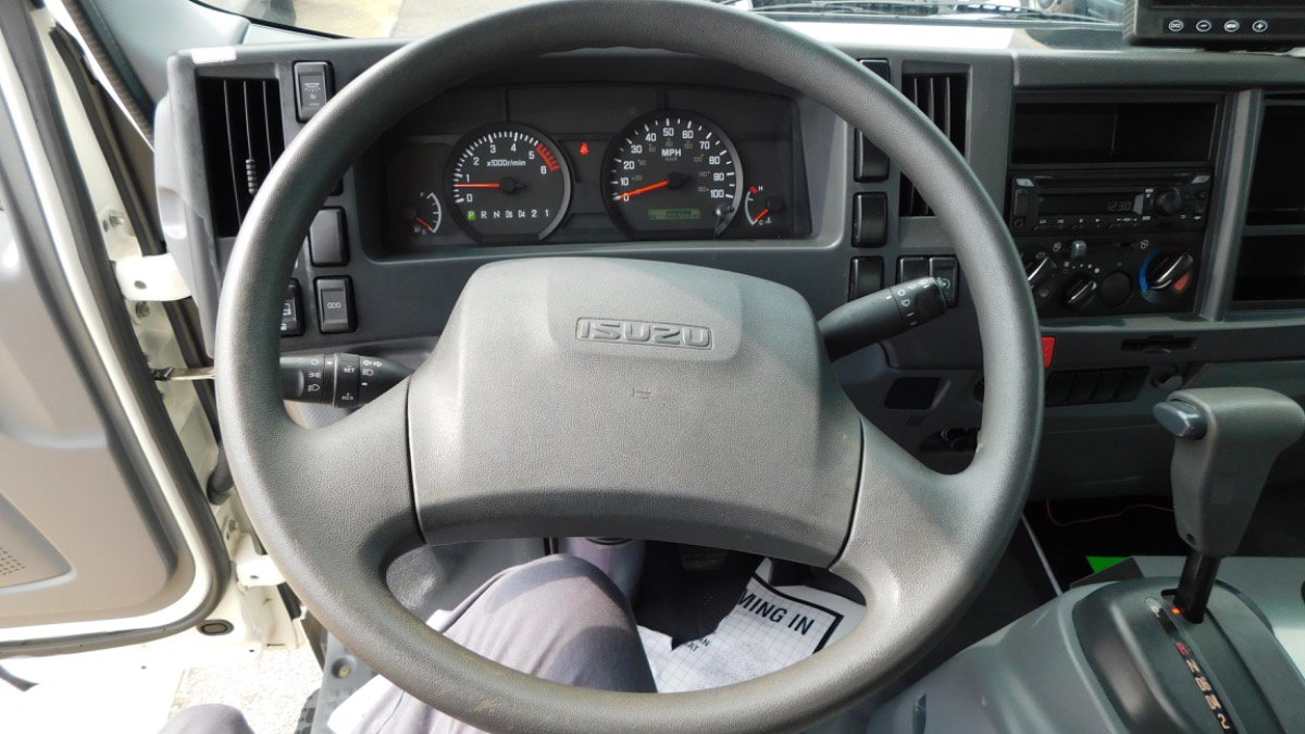 Used 2020 Isuzu NPR image 13