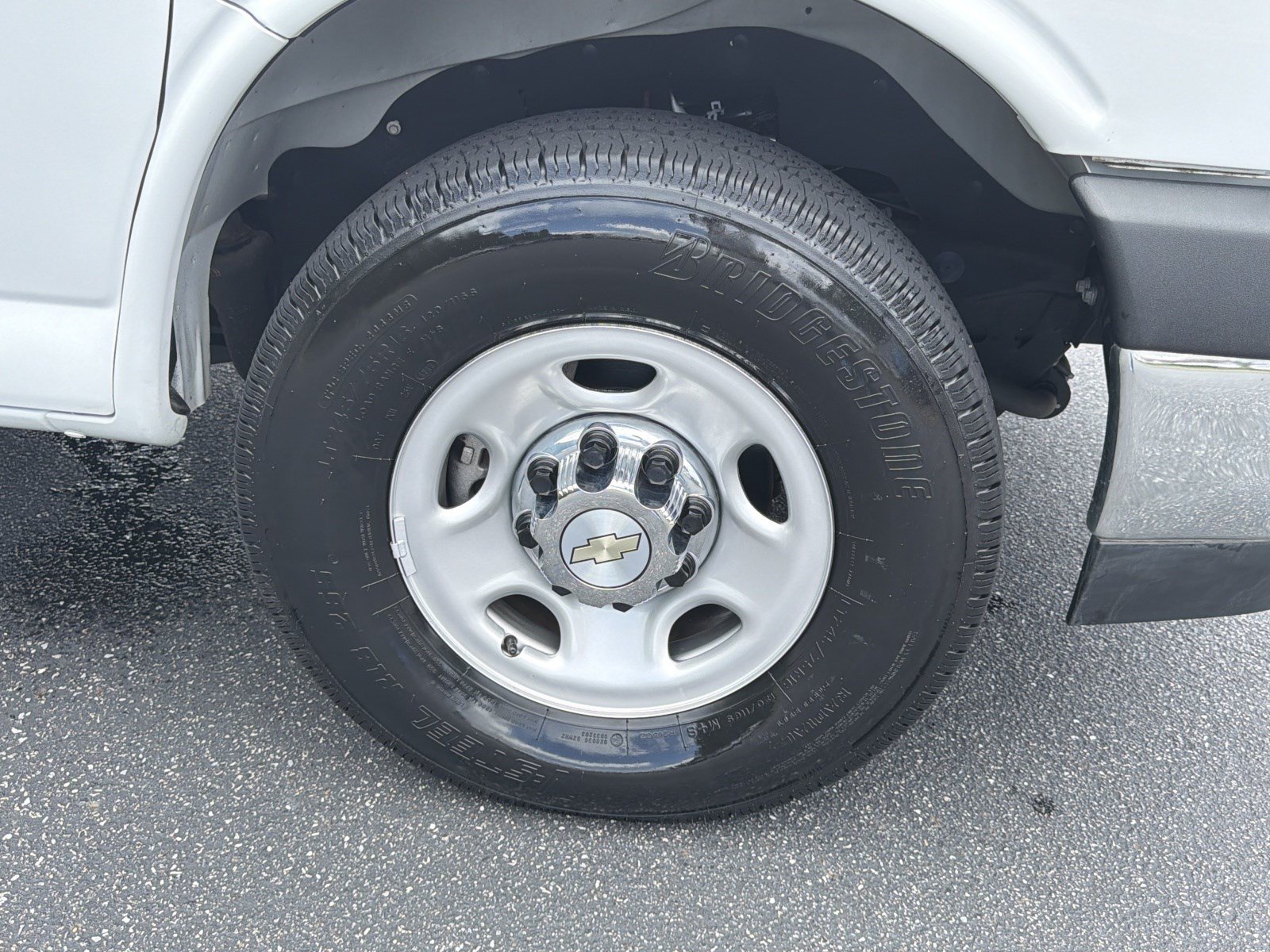 Used 2022 Chevrolet Express 2500 LT RWD image 12