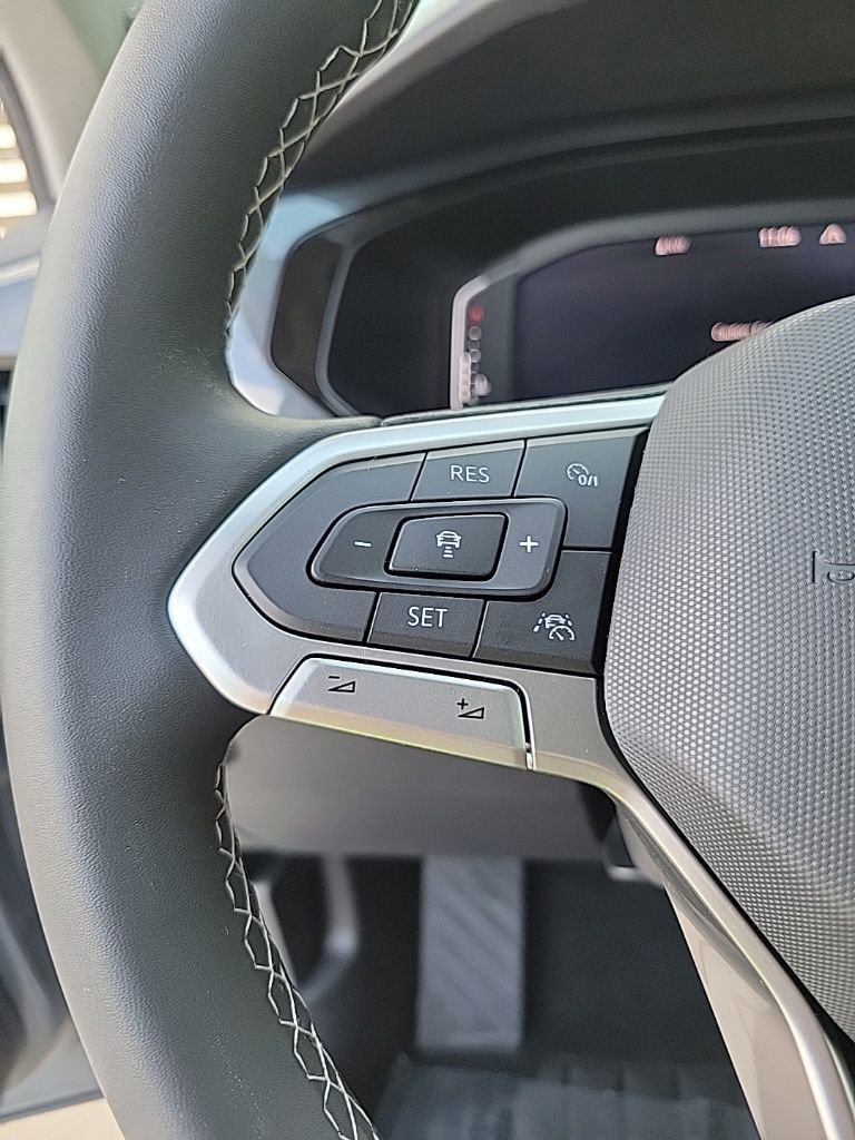 Used 2022 Volkswagen Taos SEL w/ Panoramic Sunroof Package image 27