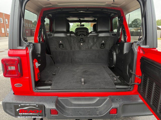 Used 2018 Jeep Wrangler Unlimited Sahara image 15