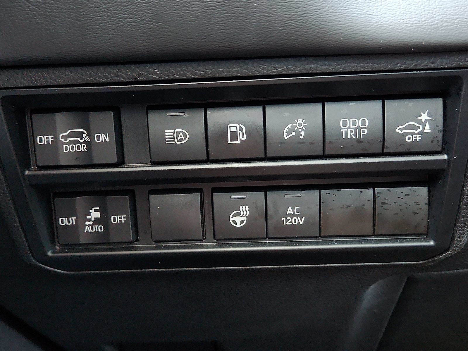 Used 2024 Toyota Sequoia Platinum AWD/4WD image 22