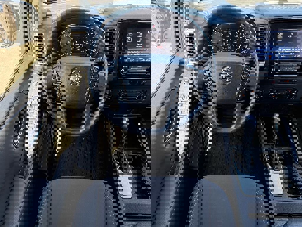 Used 2023 Nissan Frontier SV image 17