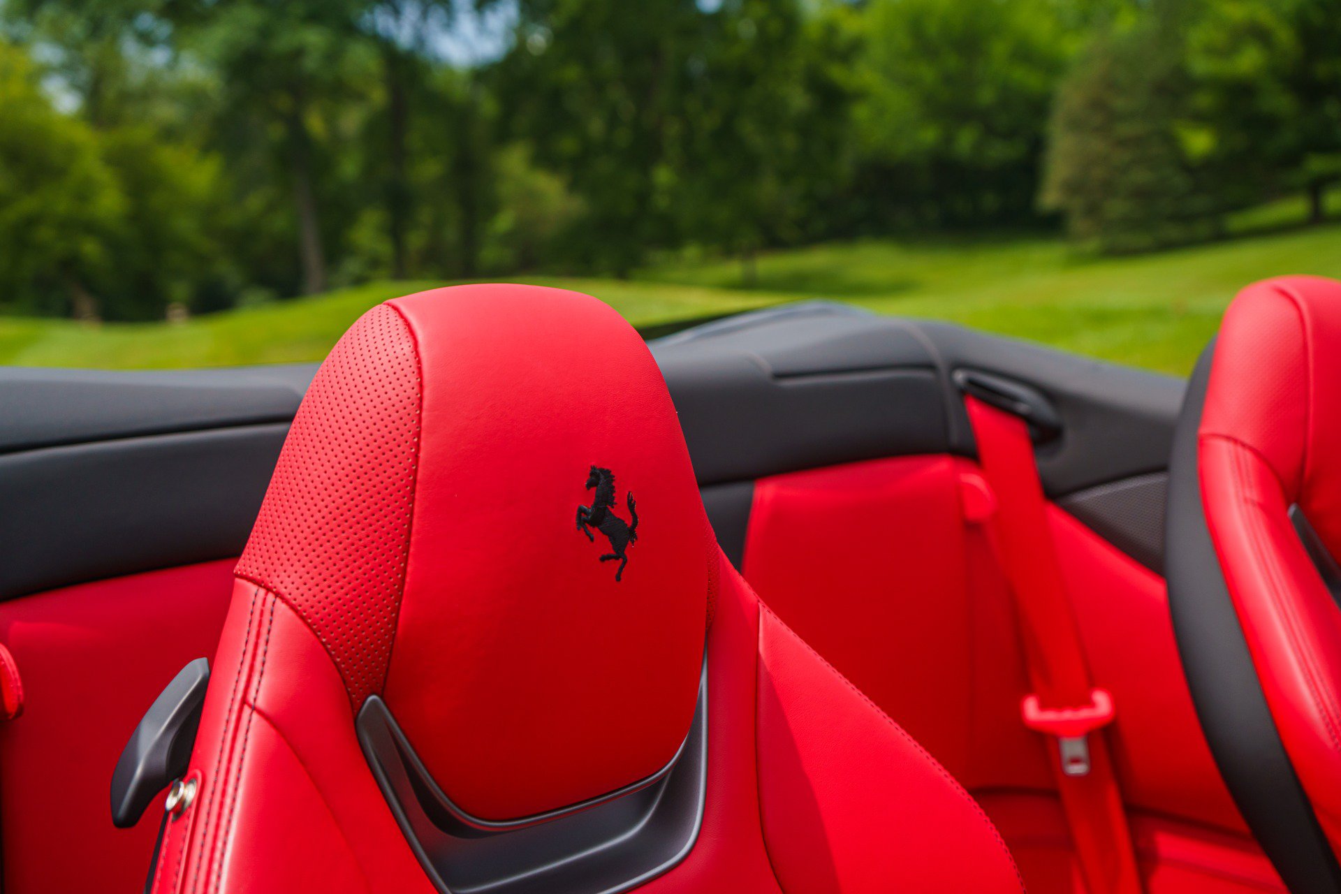 Used 2019 Ferrari Portofino RWD image 46