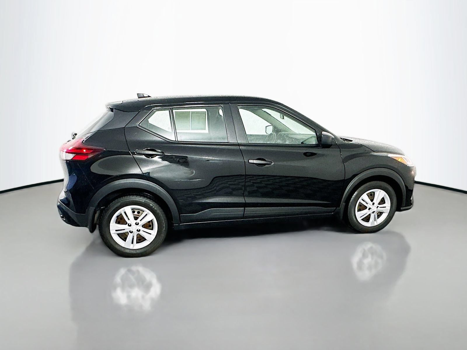 Used 2022 Nissan Kicks S FWD image 8