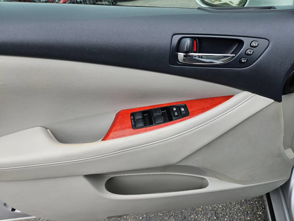 Used 2007 Lexus ES 350 w/ Premium Plus Pkg FWD image 17