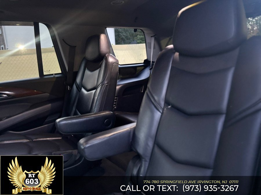 Used 2019 Cadillac Escalade Luxury AWD/4WD image 10